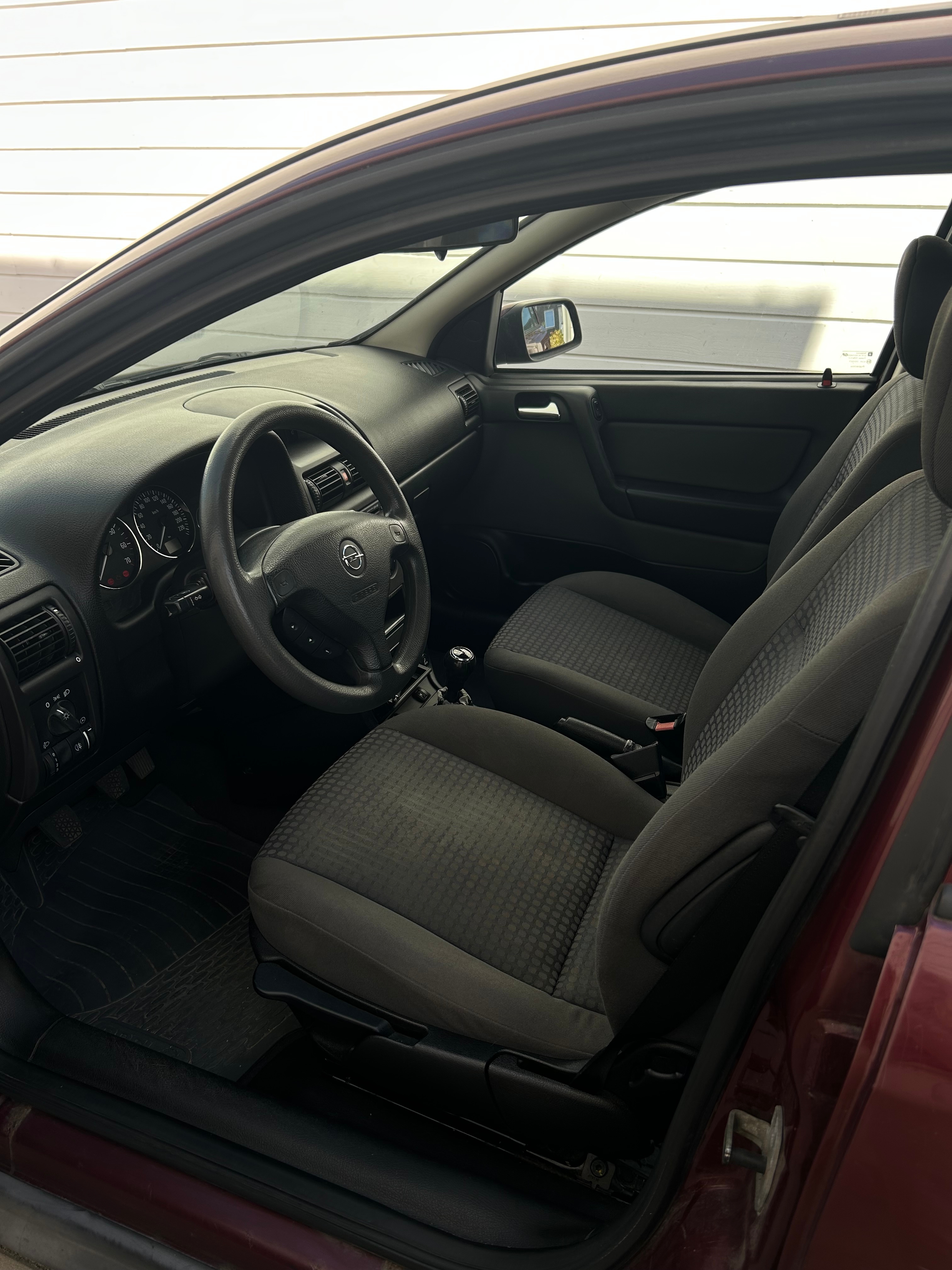 Opel Astra Sedan 1.6 Manuell 2003, kuva 2/6