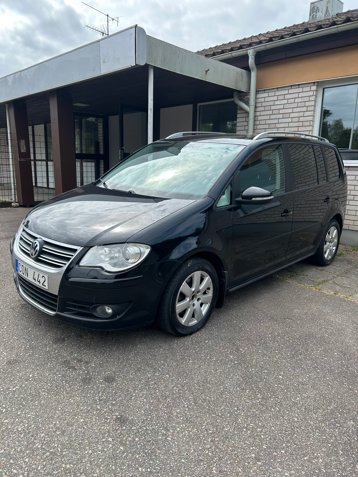 Volkswagen Touran 2010, photo 3/10