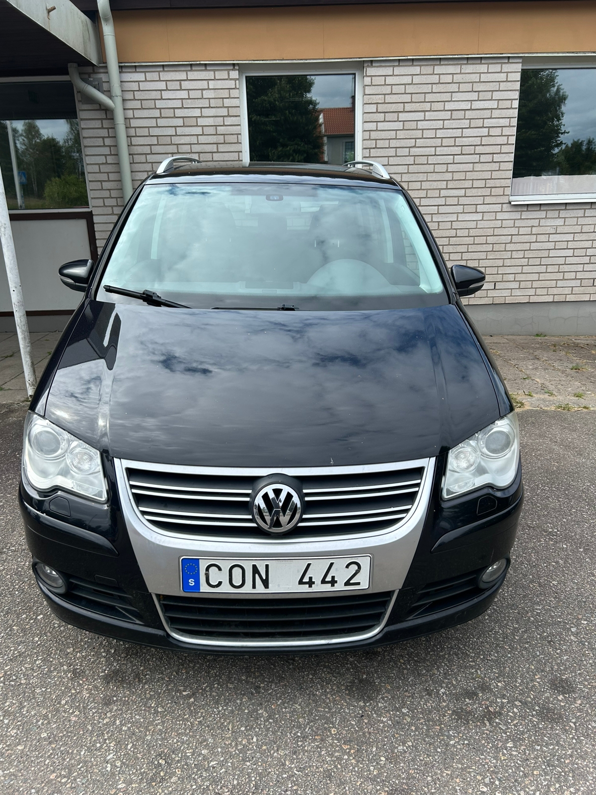 Volkswagen Touran 2010, photo 2/10