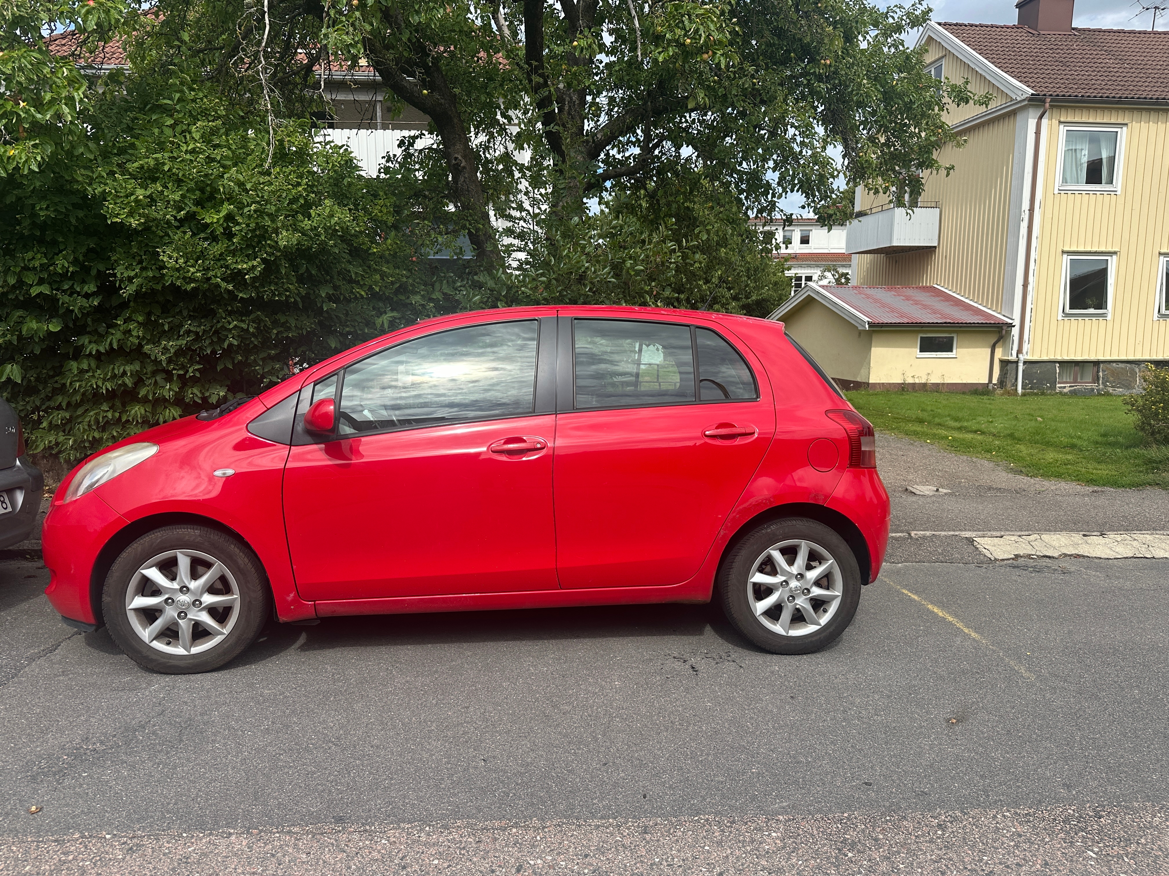 Toyota Yaris 5-dörrar 1.0 VVT-i Manuell 2006, bild 3/5