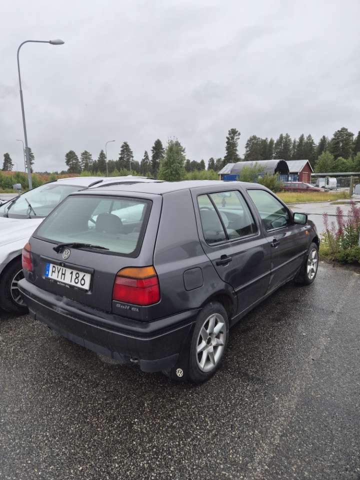 Volkswagen Golf III 5-dörrar 1.8 Manuell 1994, bild 2/3