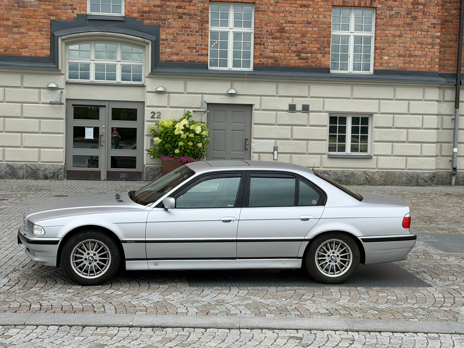 BMW 750