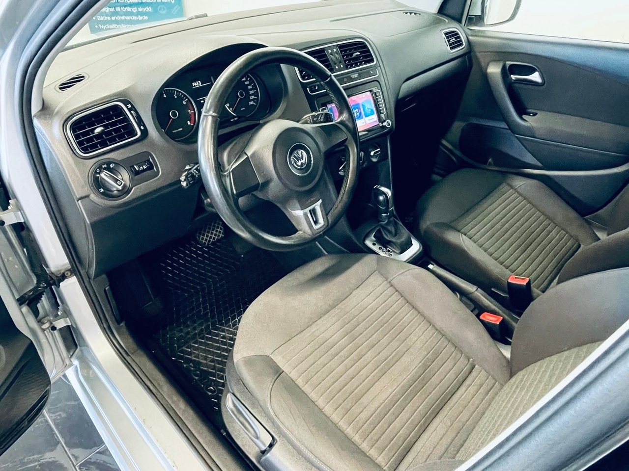 Volkswagen Polo 2011, bild 6/10