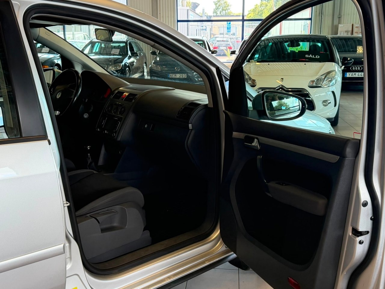 Volkswagen Touran 2010, bild 5/10