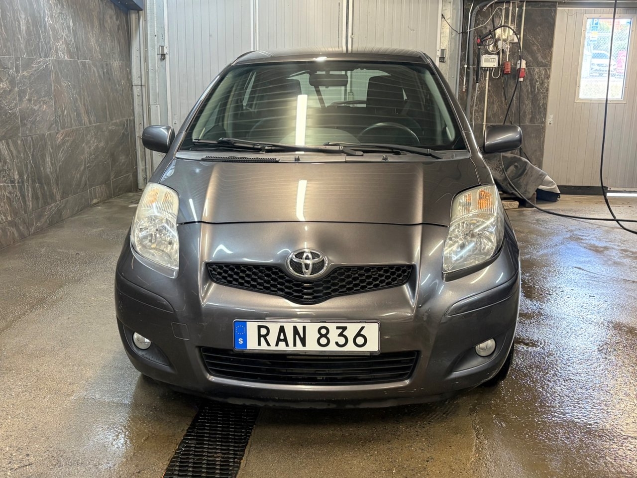 Toyota Yaris 2010, bild 2/9