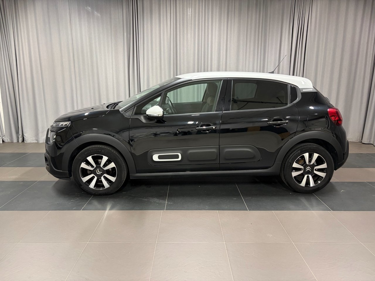 Citroen C3 Shine PureTech 82 2023, bild 2/10
