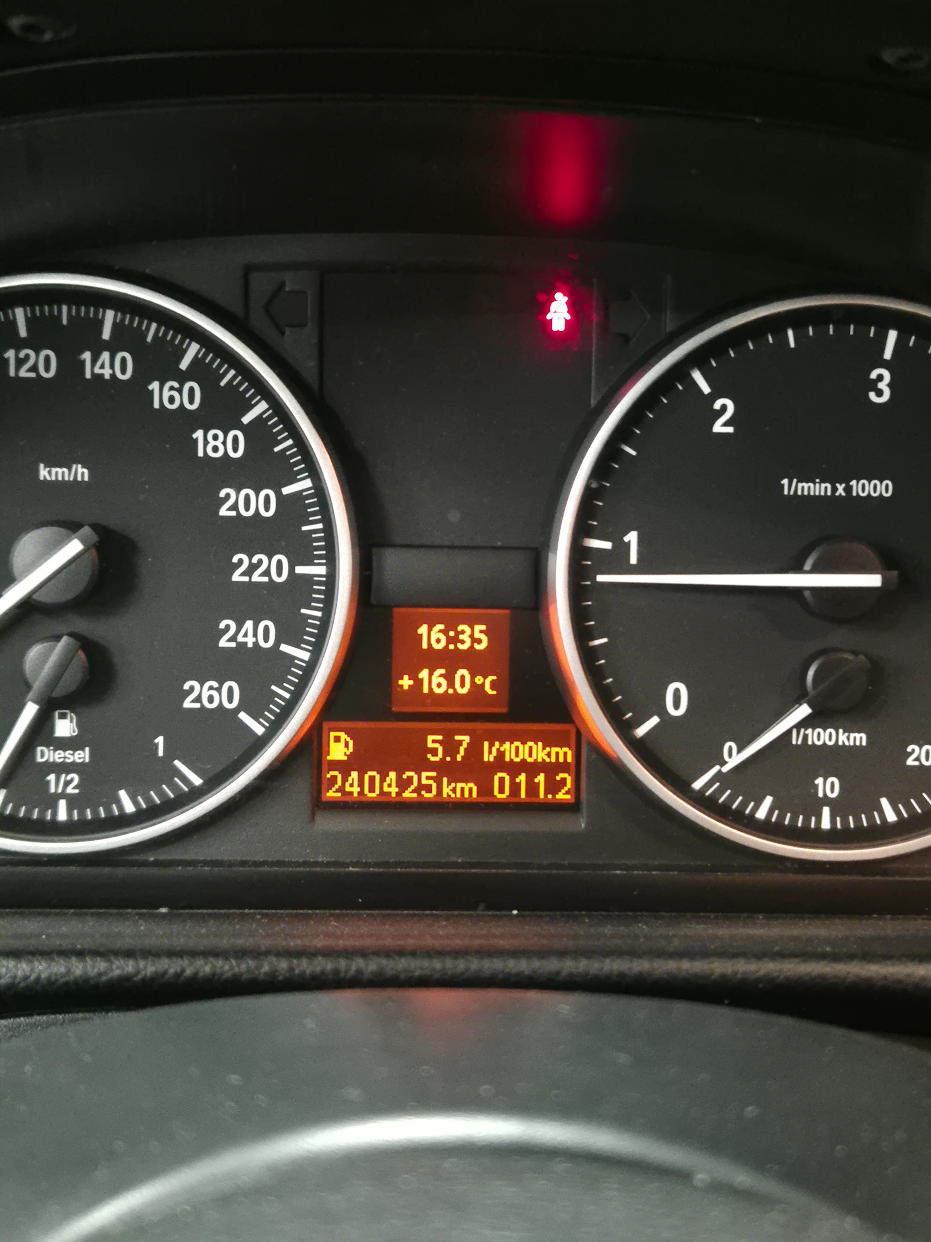 BMW 318 d Sedan Manuell 2012, bild 5/5