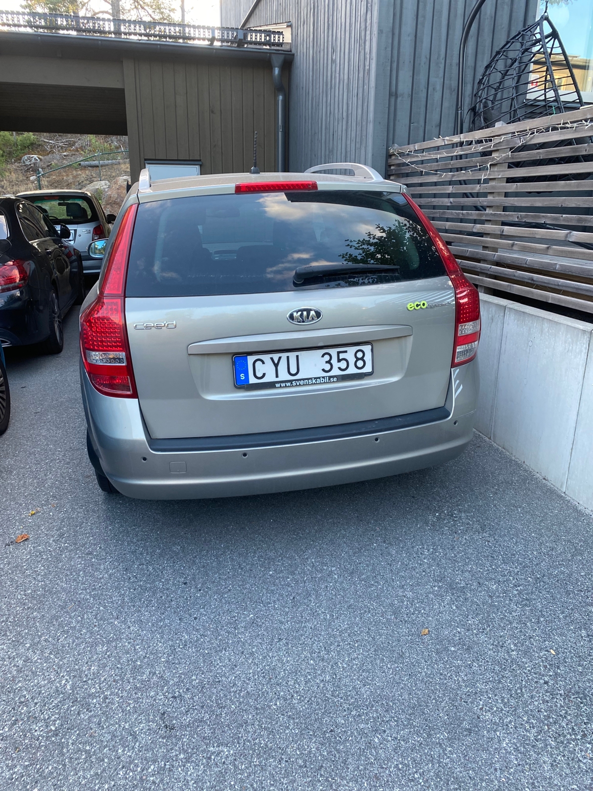 Kia Ceed _sw 1.6 CRDi Manuell 2011, kuva 3/4