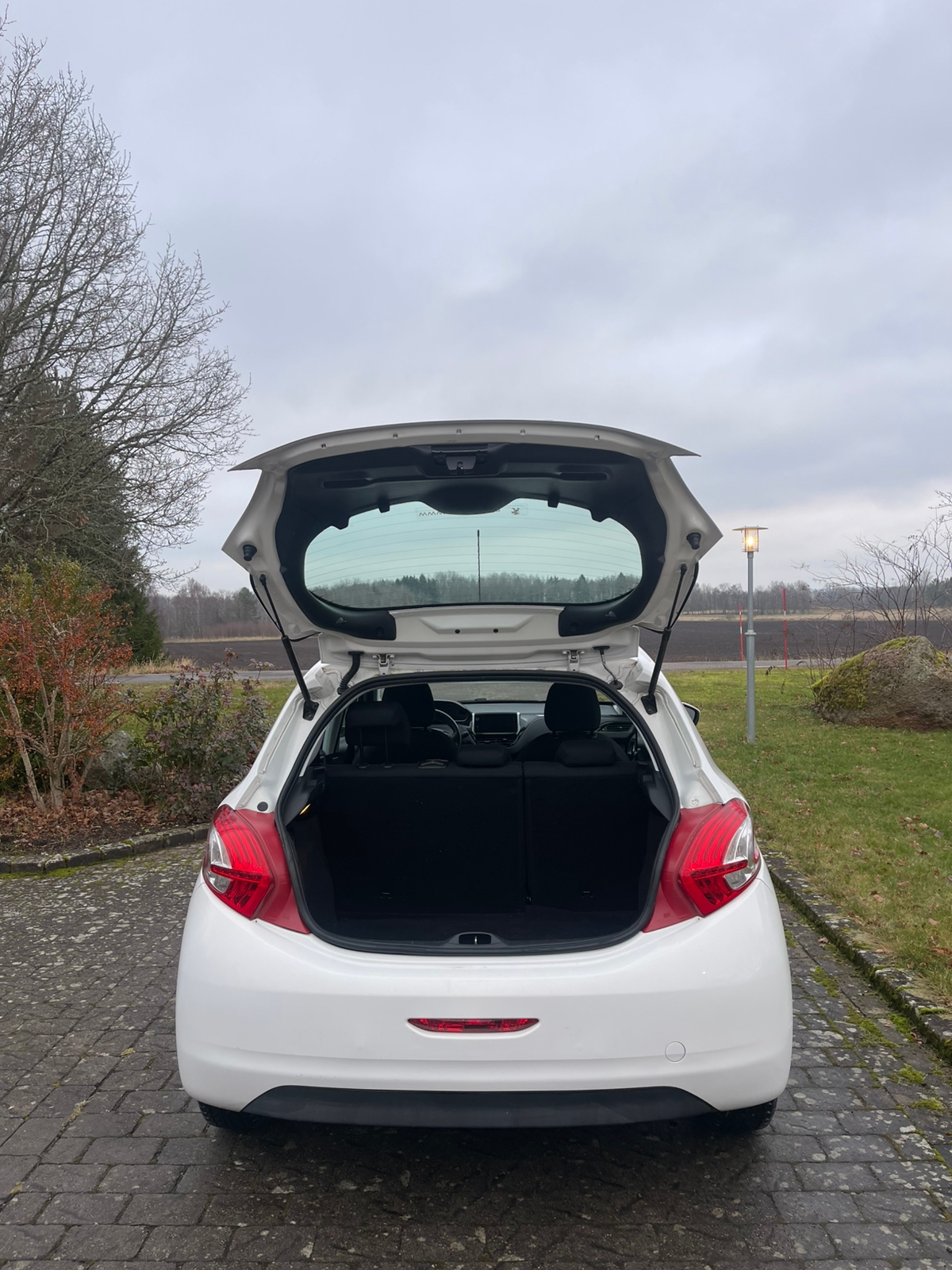 Peugeot 208 5-dörrar 1.2 VTi 82 Manuell 2013, bild 3/4