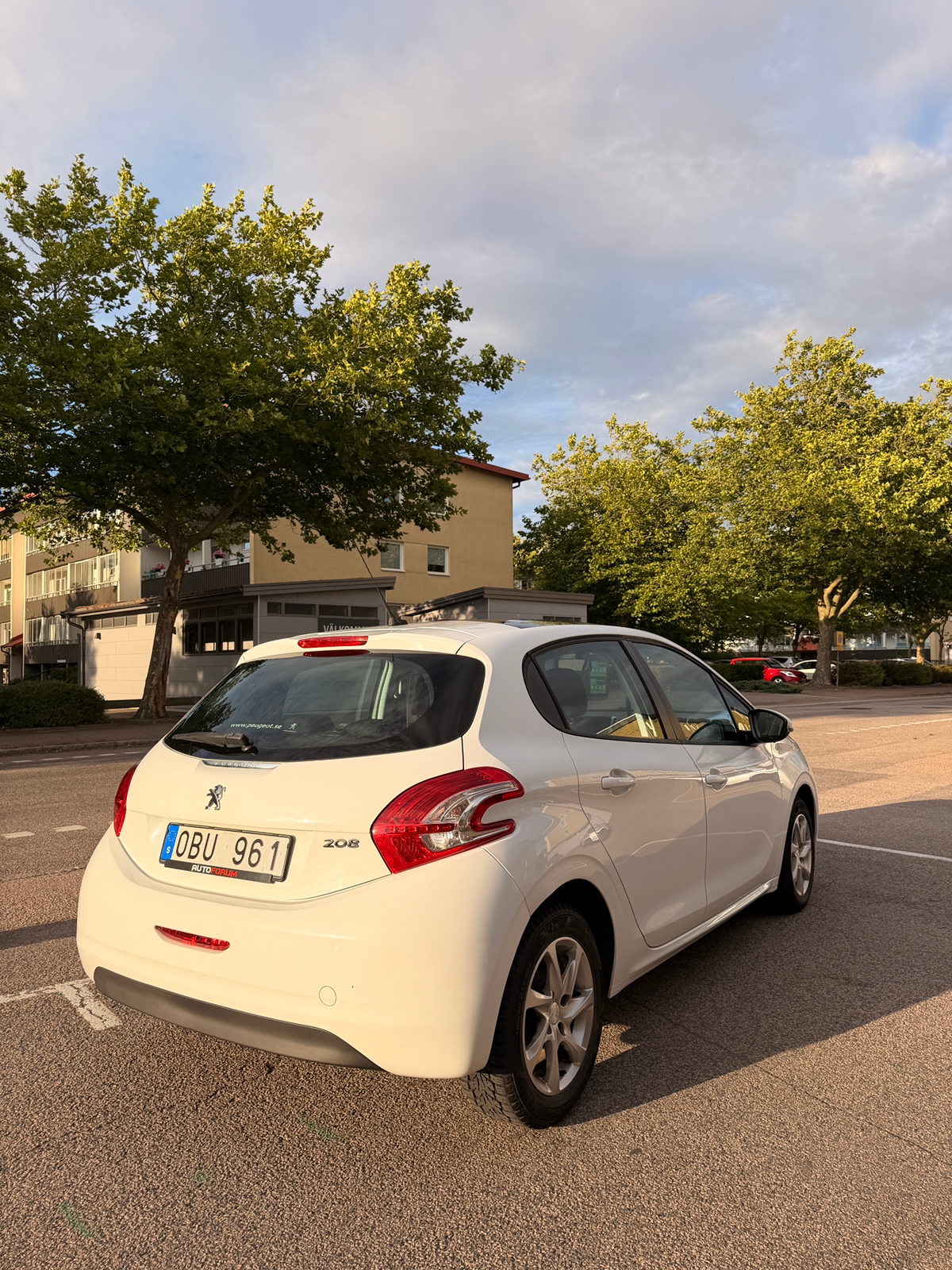 Peugeot 208 5-dörrar 1.2 VTi 82 Manuell 2013, bild 2/9