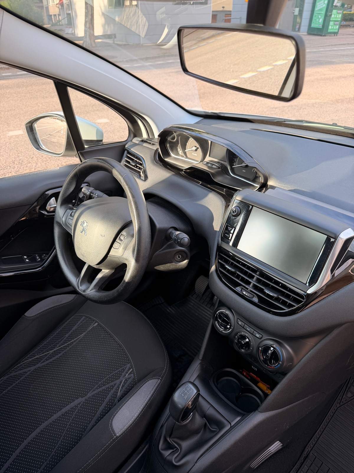 Peugeot 208 5-dörrar 1.2 VTi 82 Manuell 2013, bild 4/9