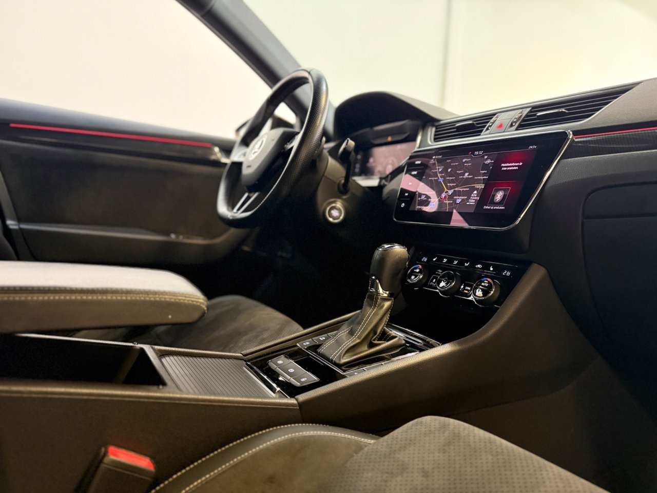 Skoda Superb 2019, bild 7/10