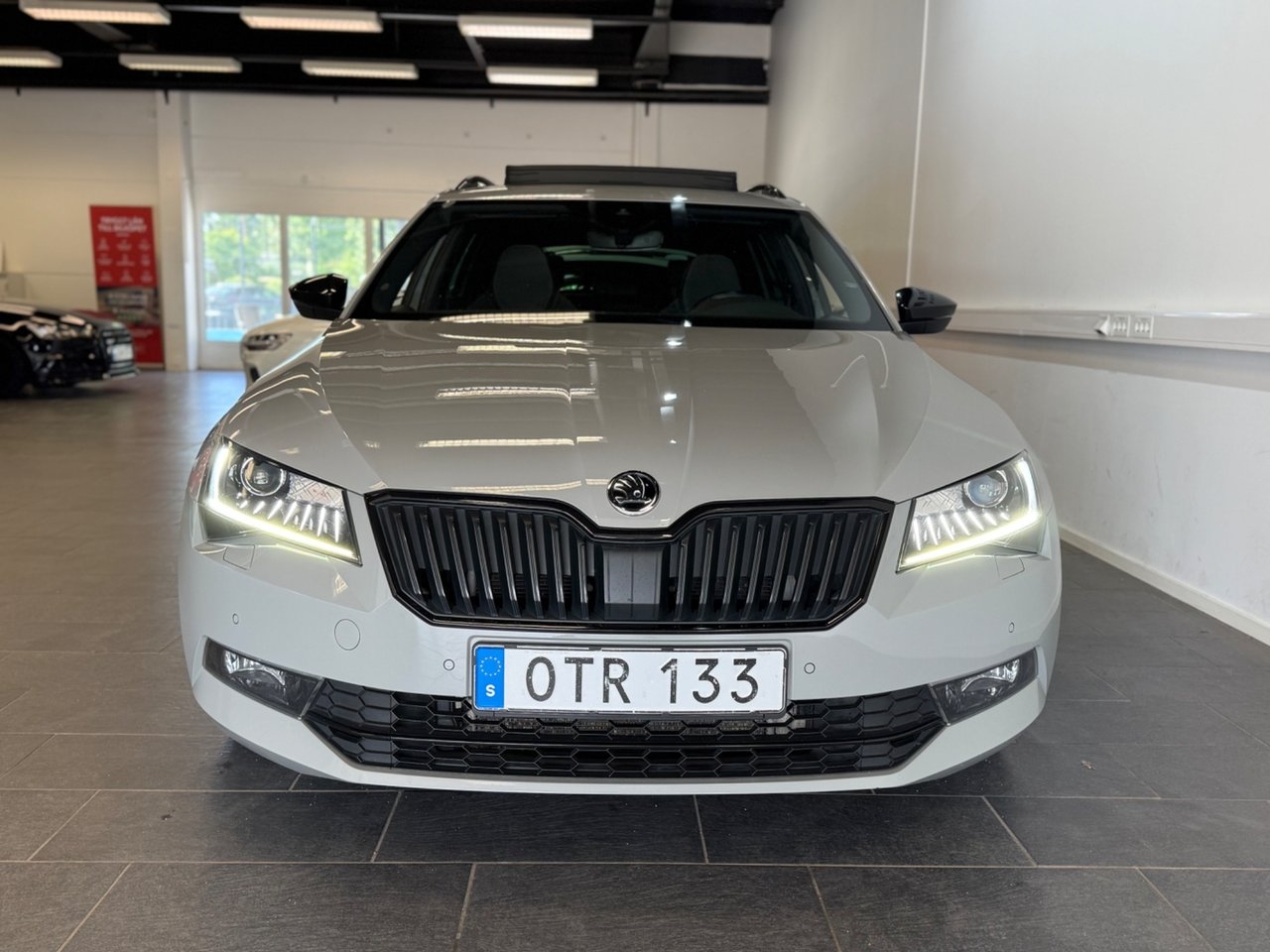 Skoda Superb 2019, bild 3/10