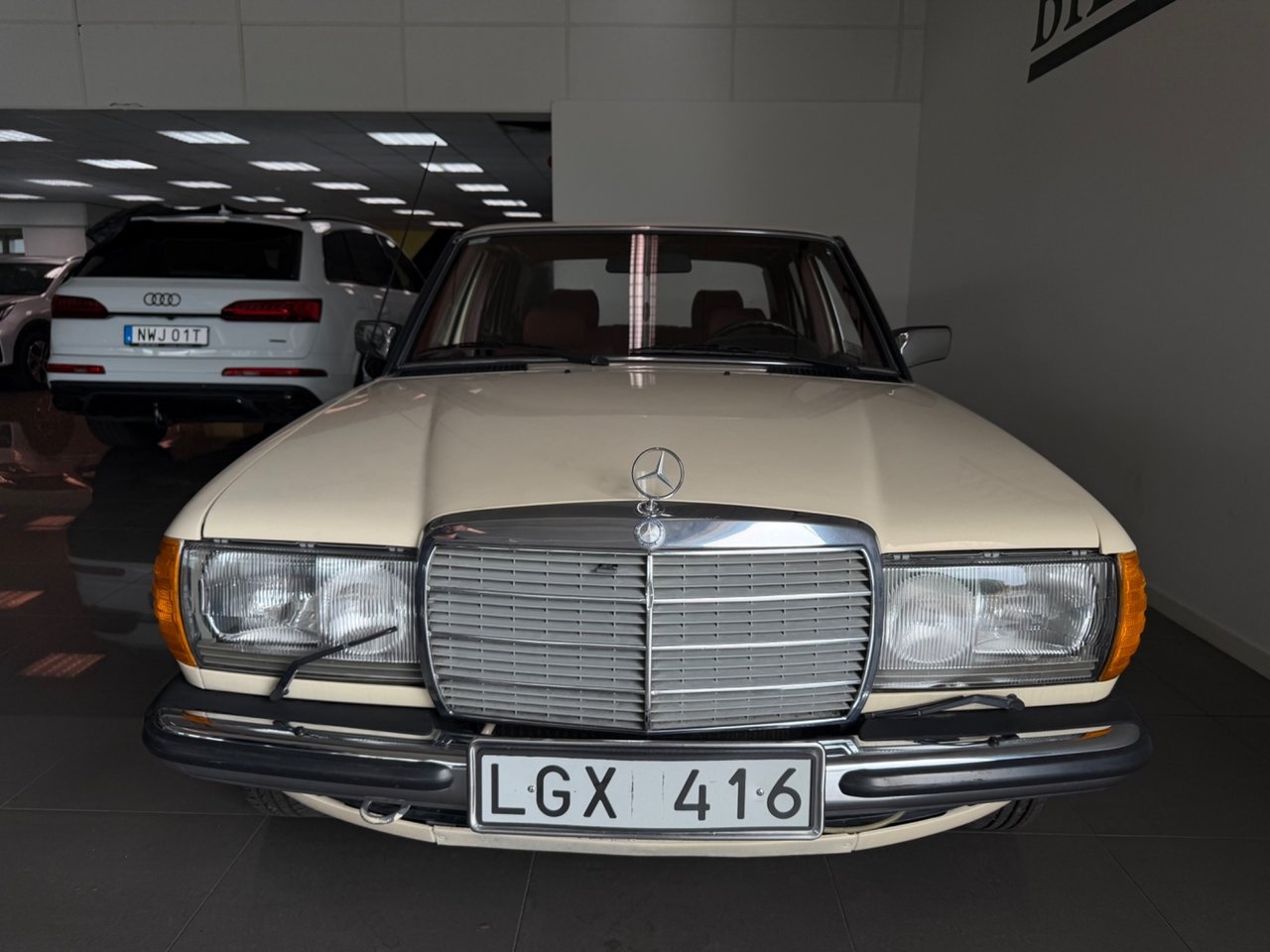Mercedes-Benz 200 1984, bild 2/8