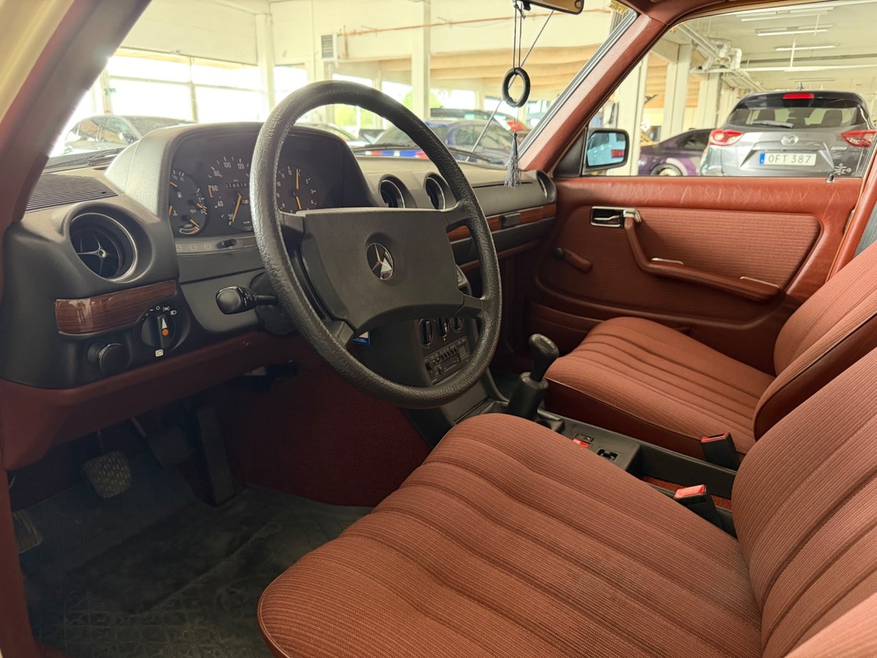 Mercedes-Benz 200 1984, bild 5/8