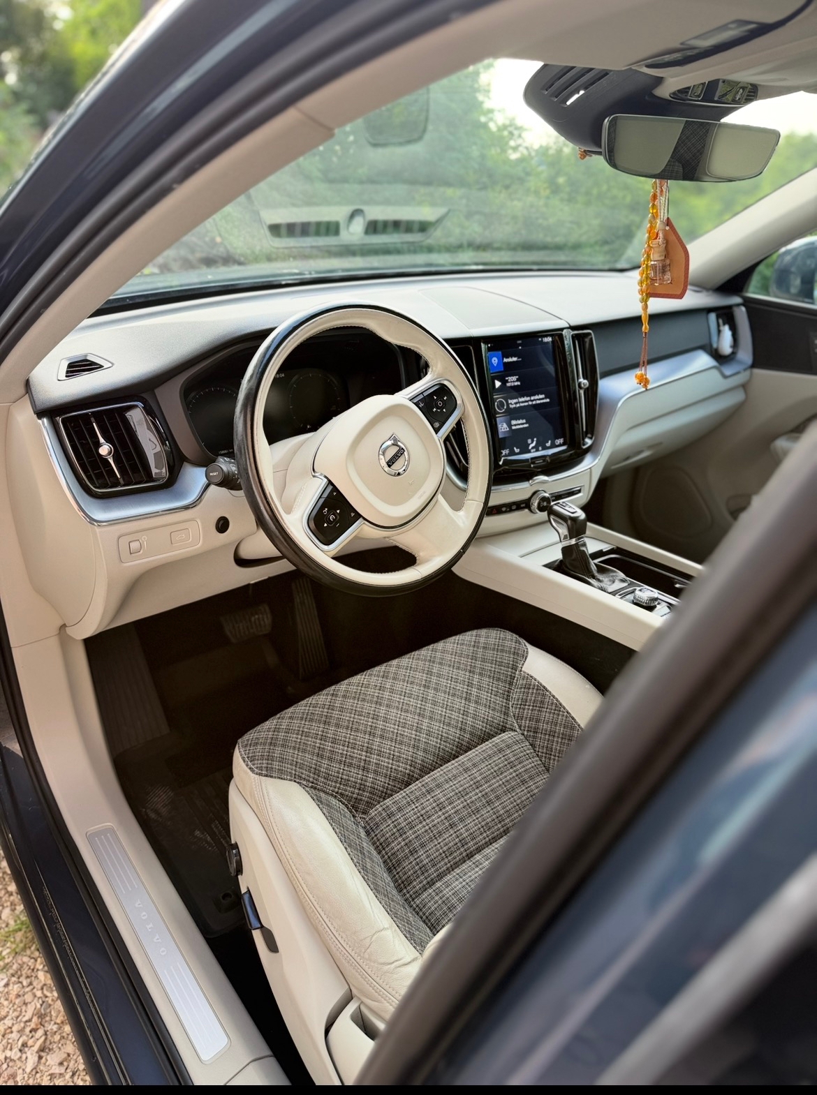Volvo XC60 D4 AWD Geartronic 2019, bild 4/7