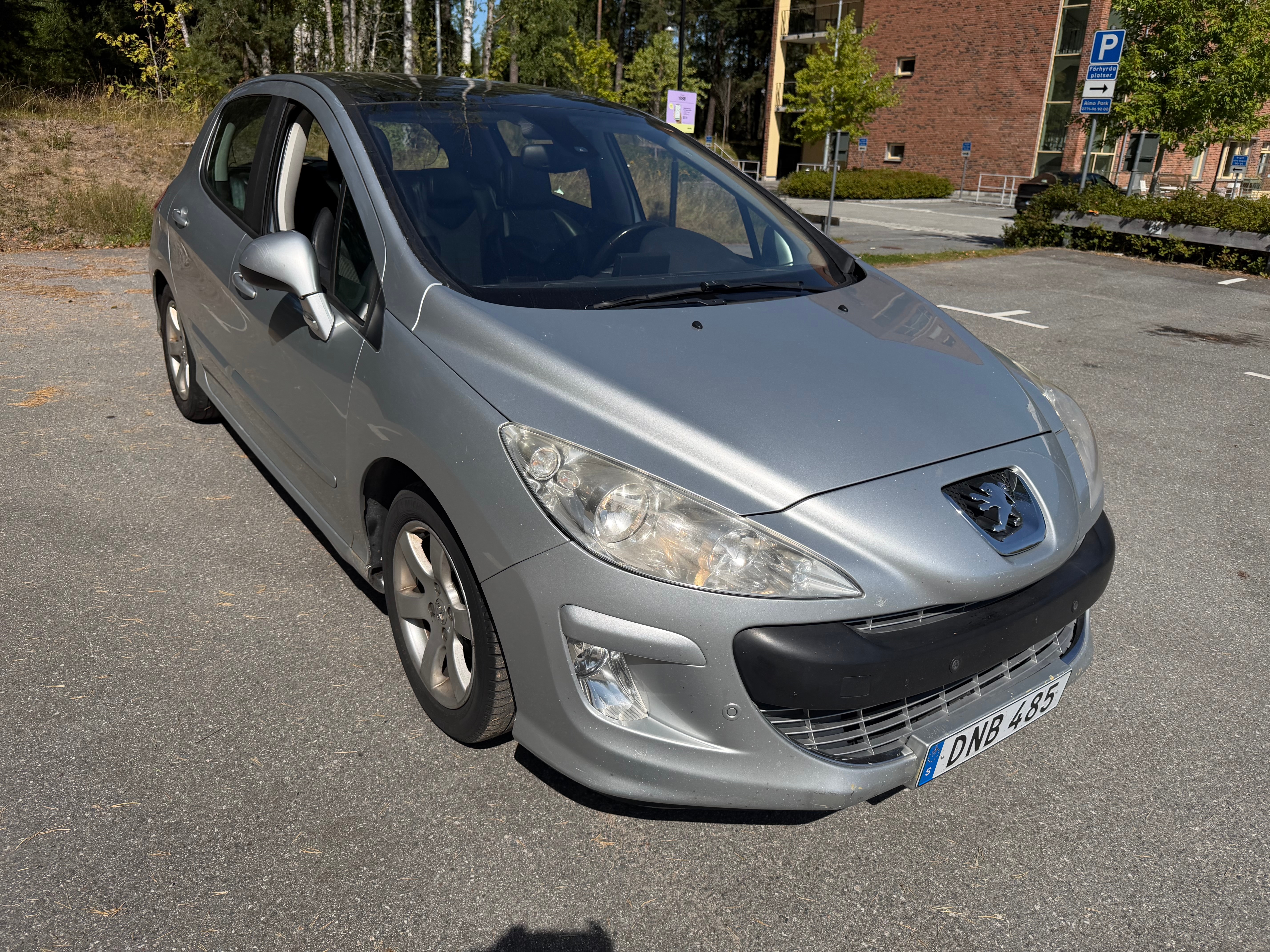 Peugeot 308 5-dörrar 2.0 HDi FAP Manuell 2009, bild 2/10