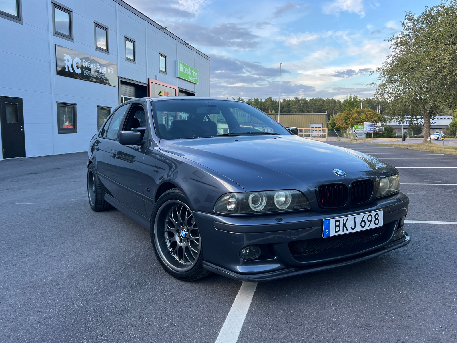 BMW 523