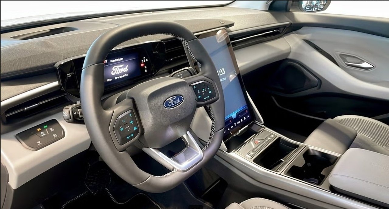 Ford Explorer Nordic Edt RWD Long Range 2026, bild 4/7