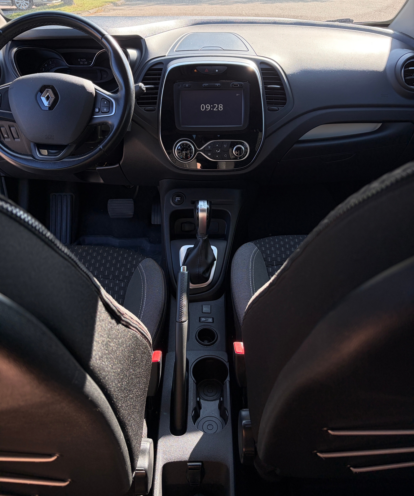 Renault Captur 1.2 TCe EDC 2018, bild 4/8