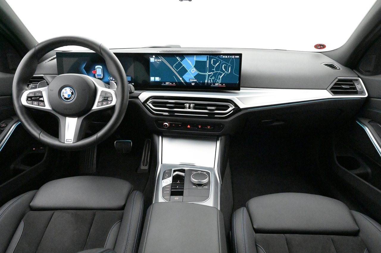 BMW 330 e xDrive Touring M-Sport DAP 2024, bild 6/10