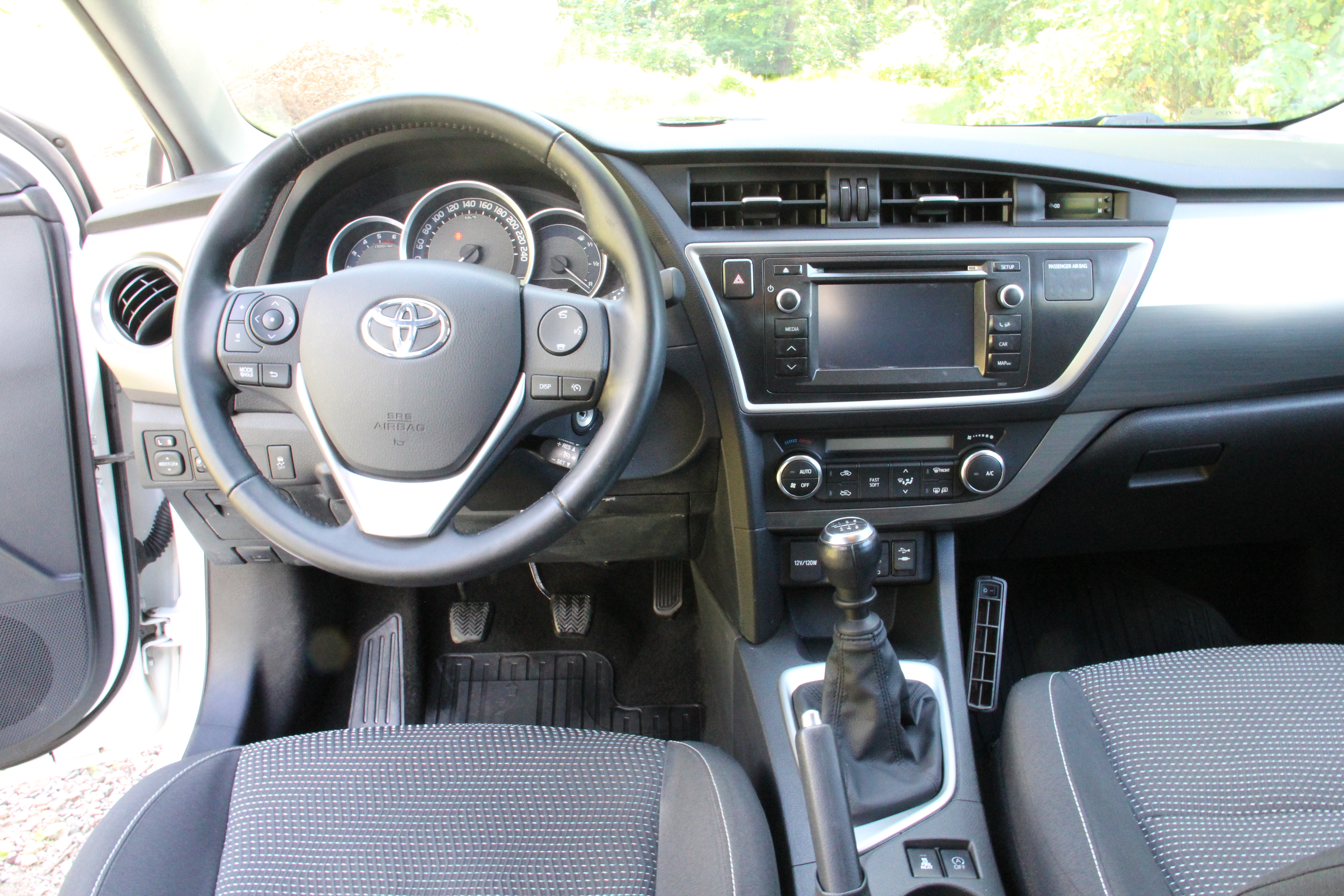 Toyota Auris 2013, bild 7/10