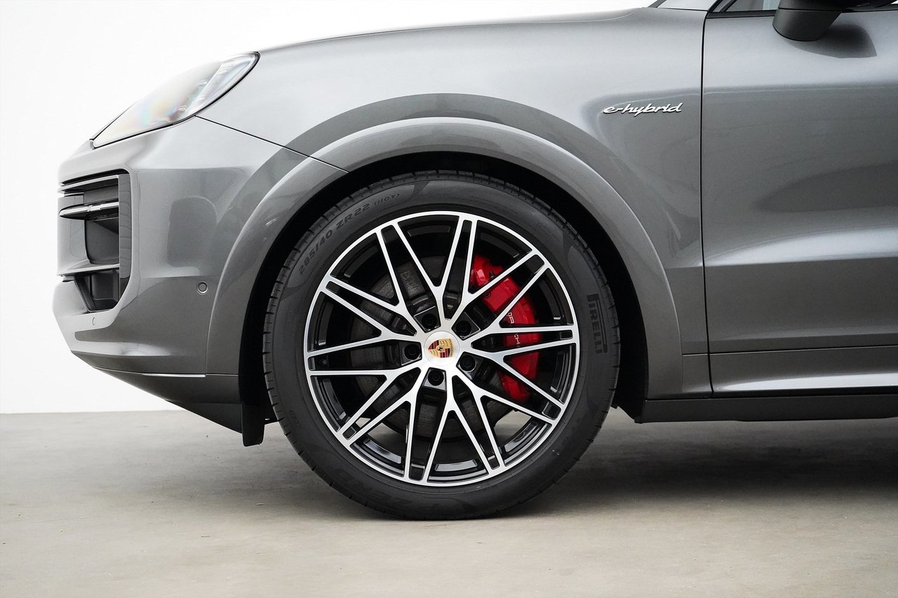 Porsche Cayenne 2025, photo 2/10