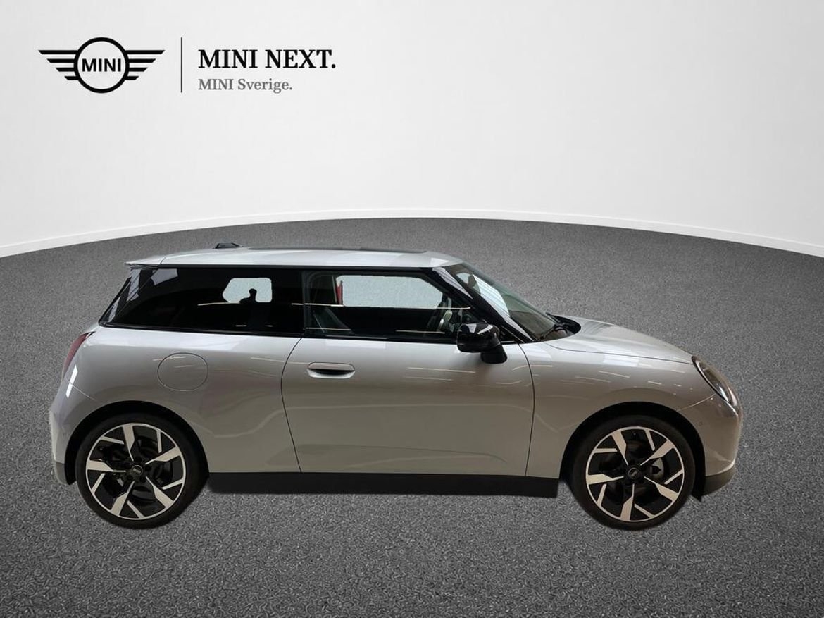 MINI Cooper E Classic Trim, Paket L 2025, kuva 2/15