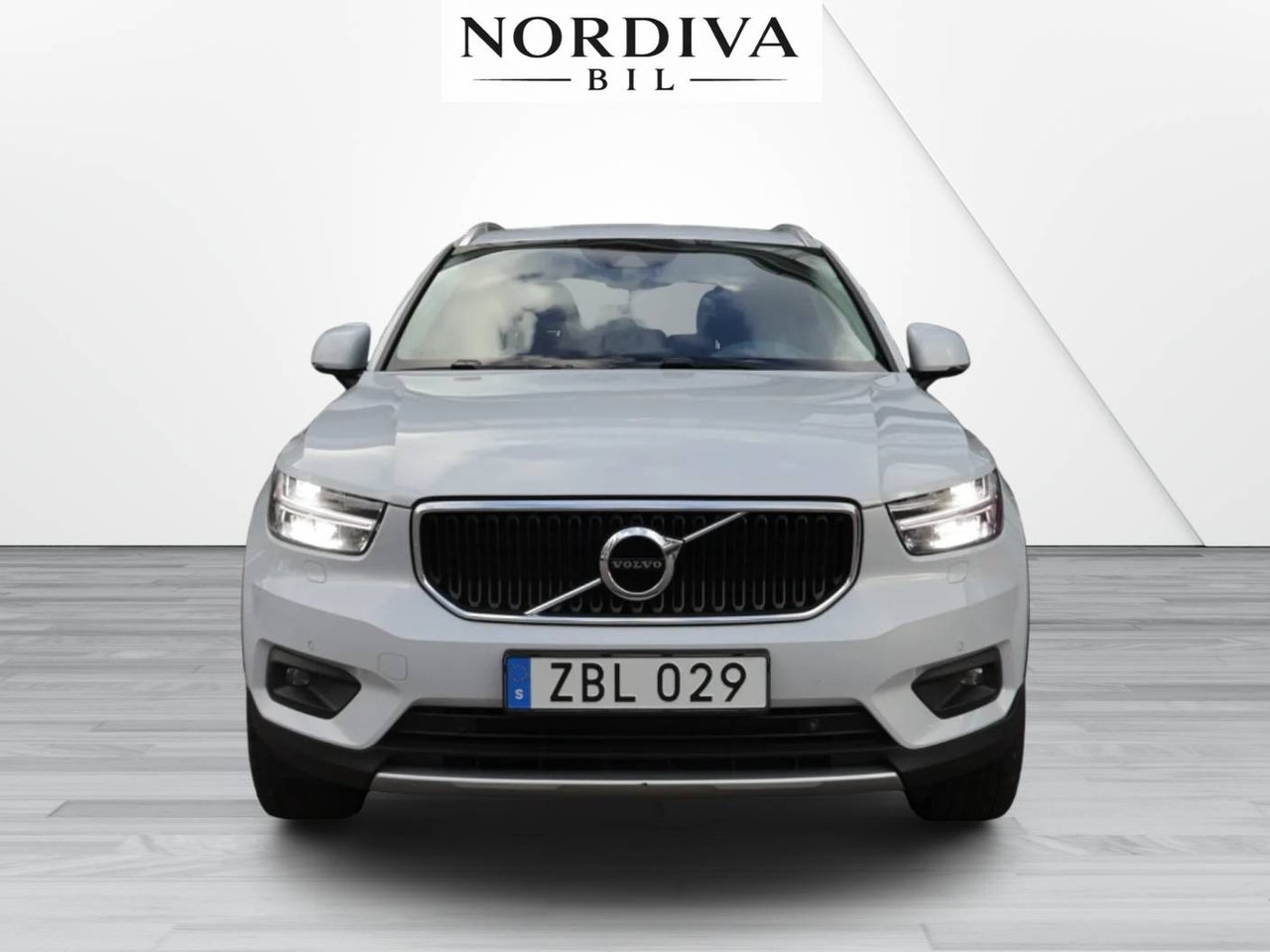 Volvo XC40 2020, photo 2/24