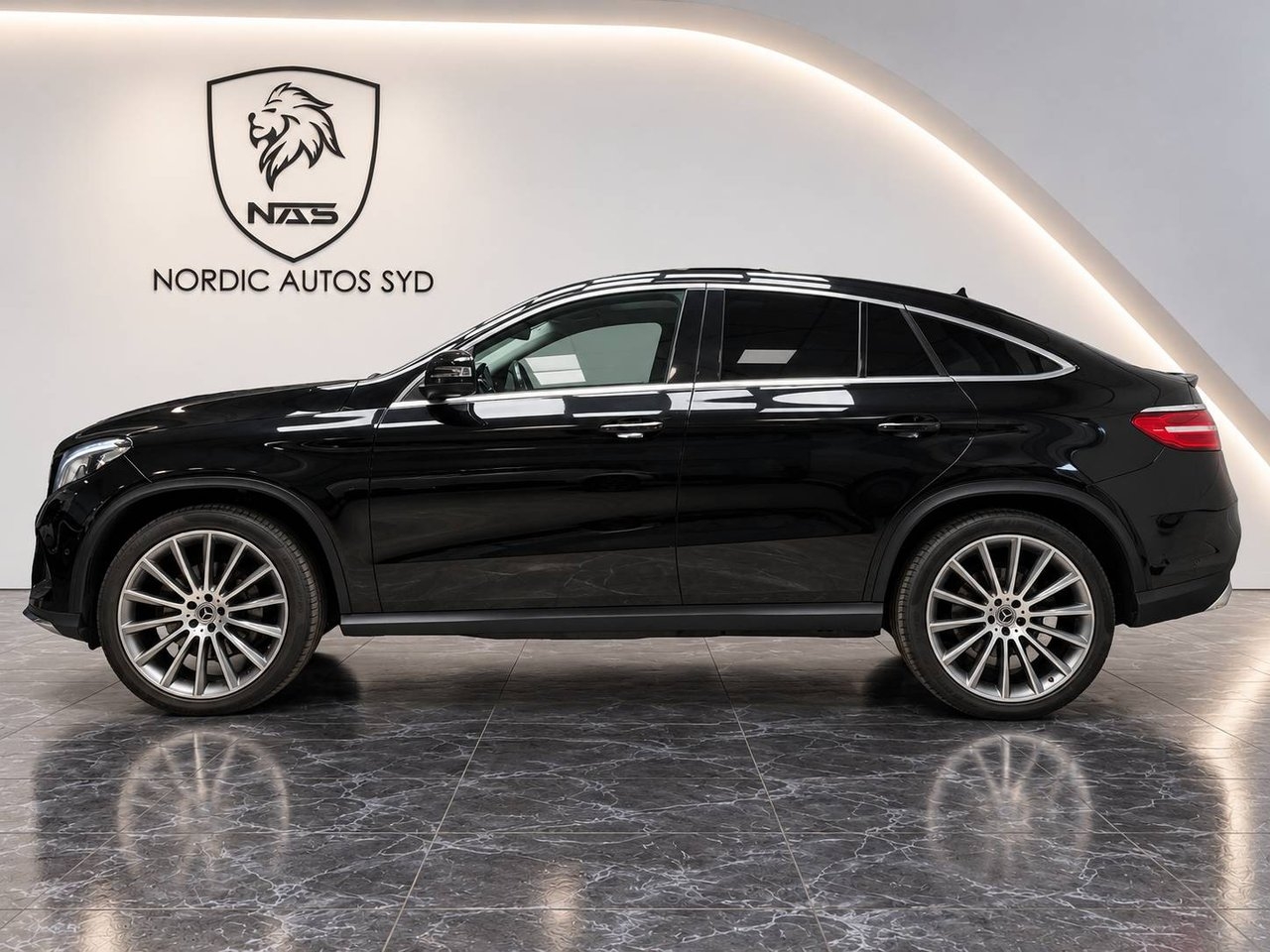 Mercedes-Benz GLE 2018, kuva 3/27