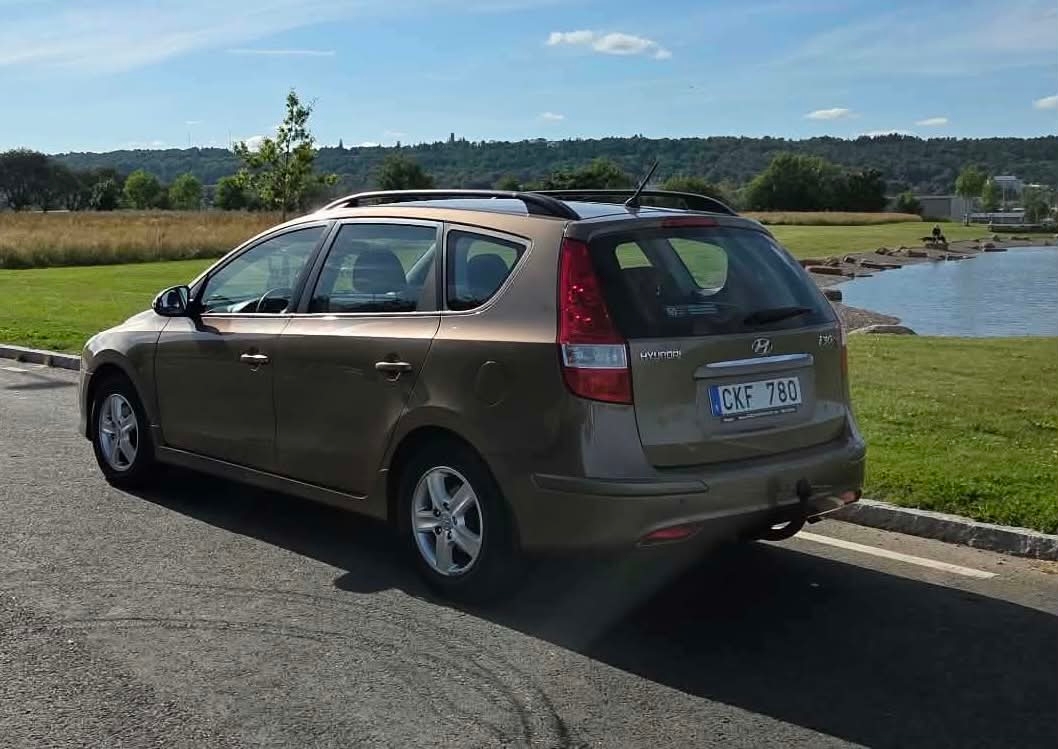 Hyundai i30 cw 1.6 Automatisk 2012, bild 2/7