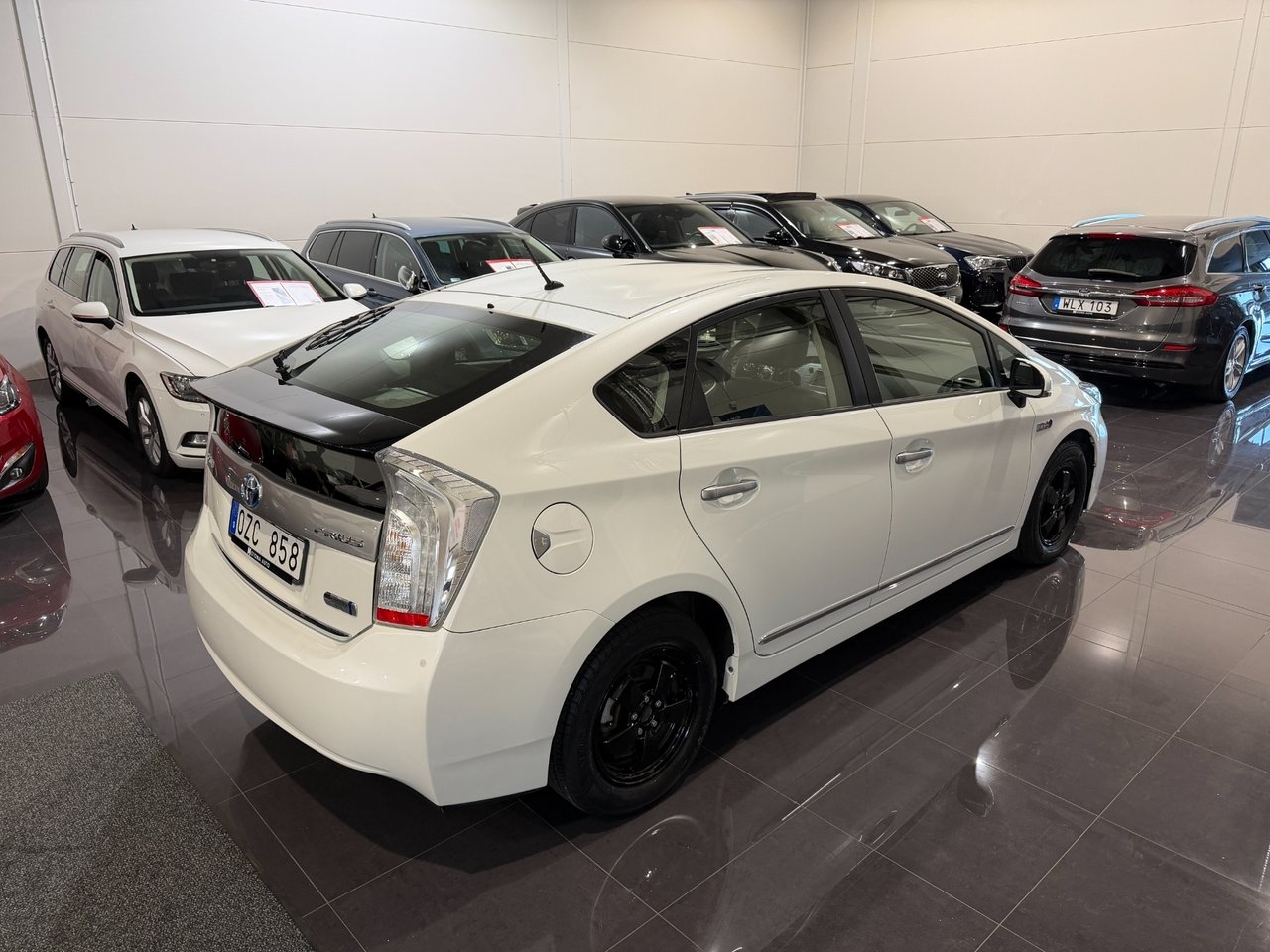 Toyota Prius Plug-in Hybrid 2012, bild 6/10