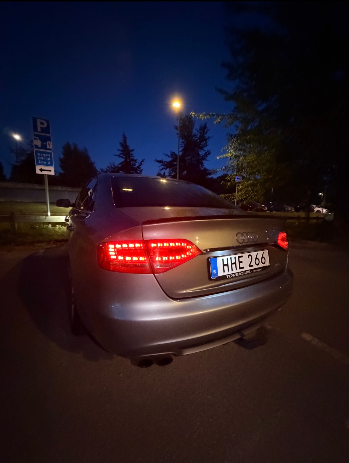 Audi A4 Sedan 2.0 TFSI E85 Manuell 2010, kuva 5/9