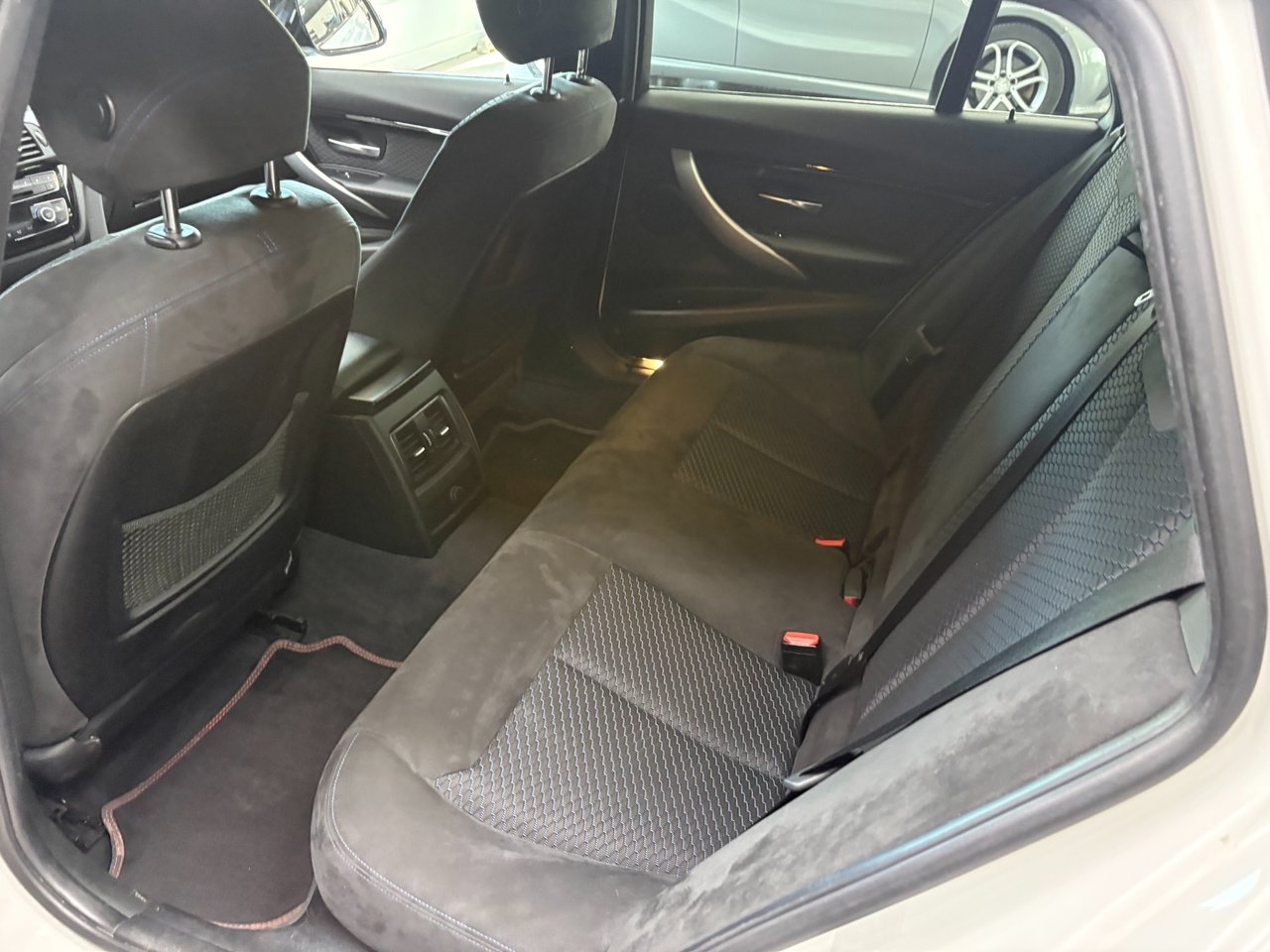 BMW 320 2017, photo 7/10