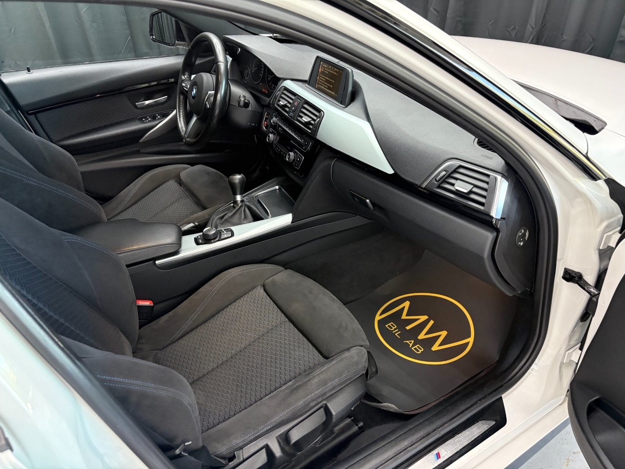 BMW 320 2017, photo 6/10
