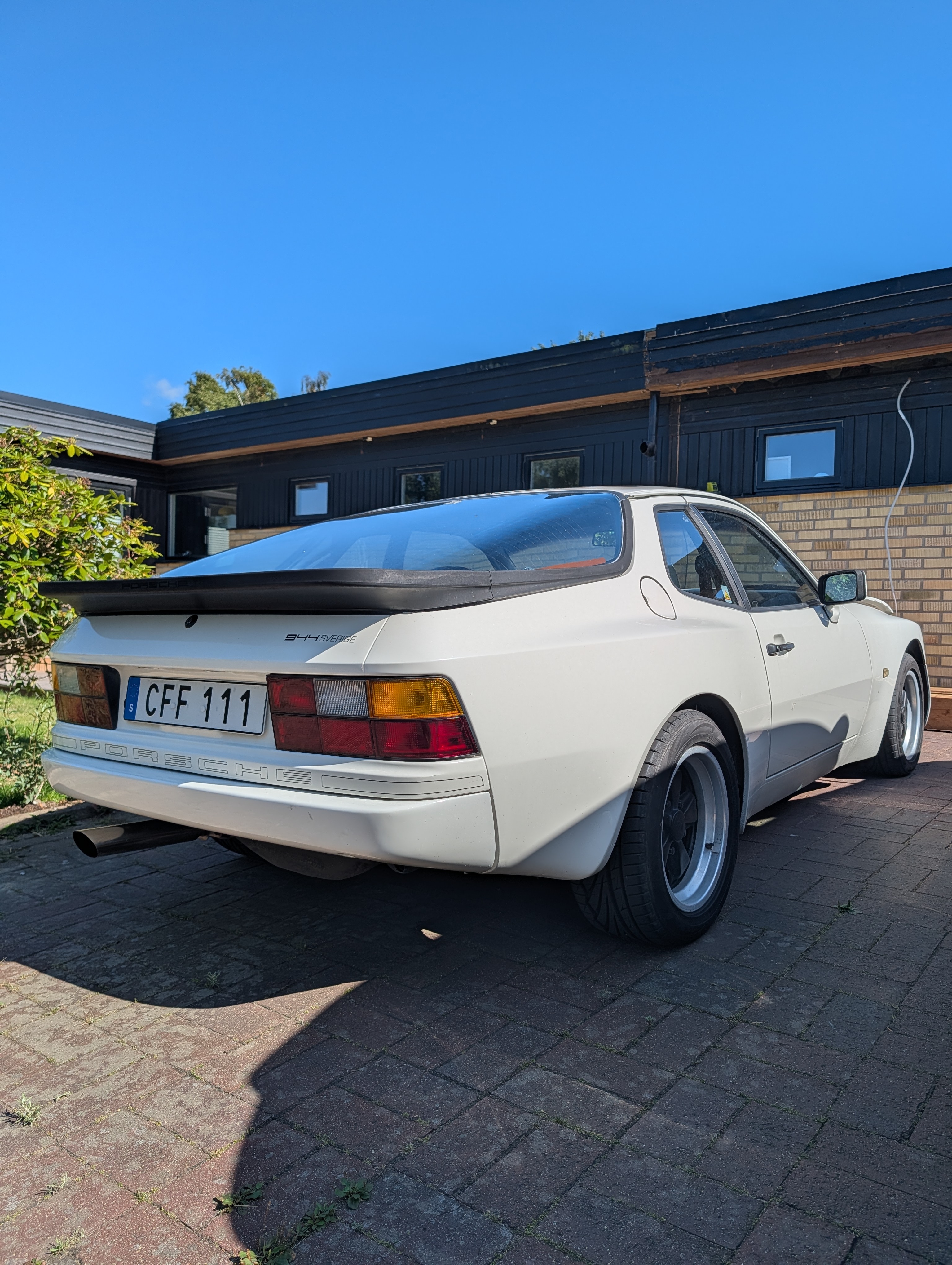 Porsche 944