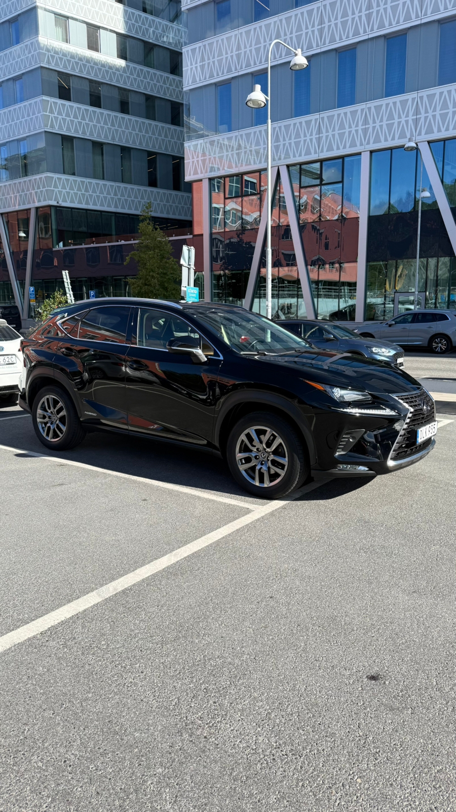 Lexus NX 300h AWD 2.5 AWD E-CVT 2018, bild 4/10