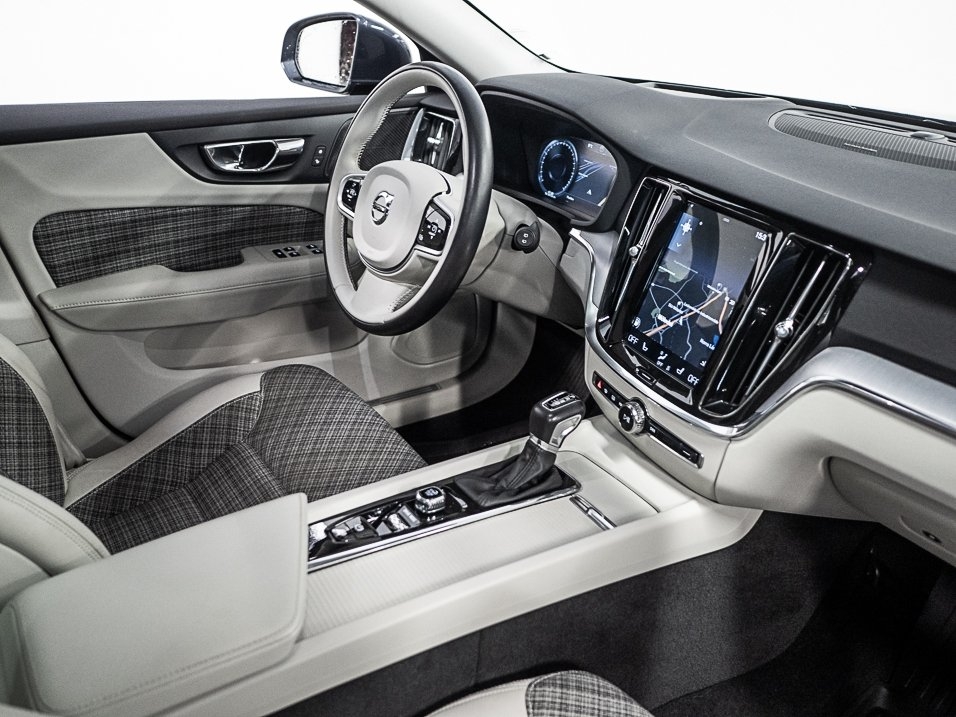 Volvo V60 D4 Momentum 2019, bild 6/10