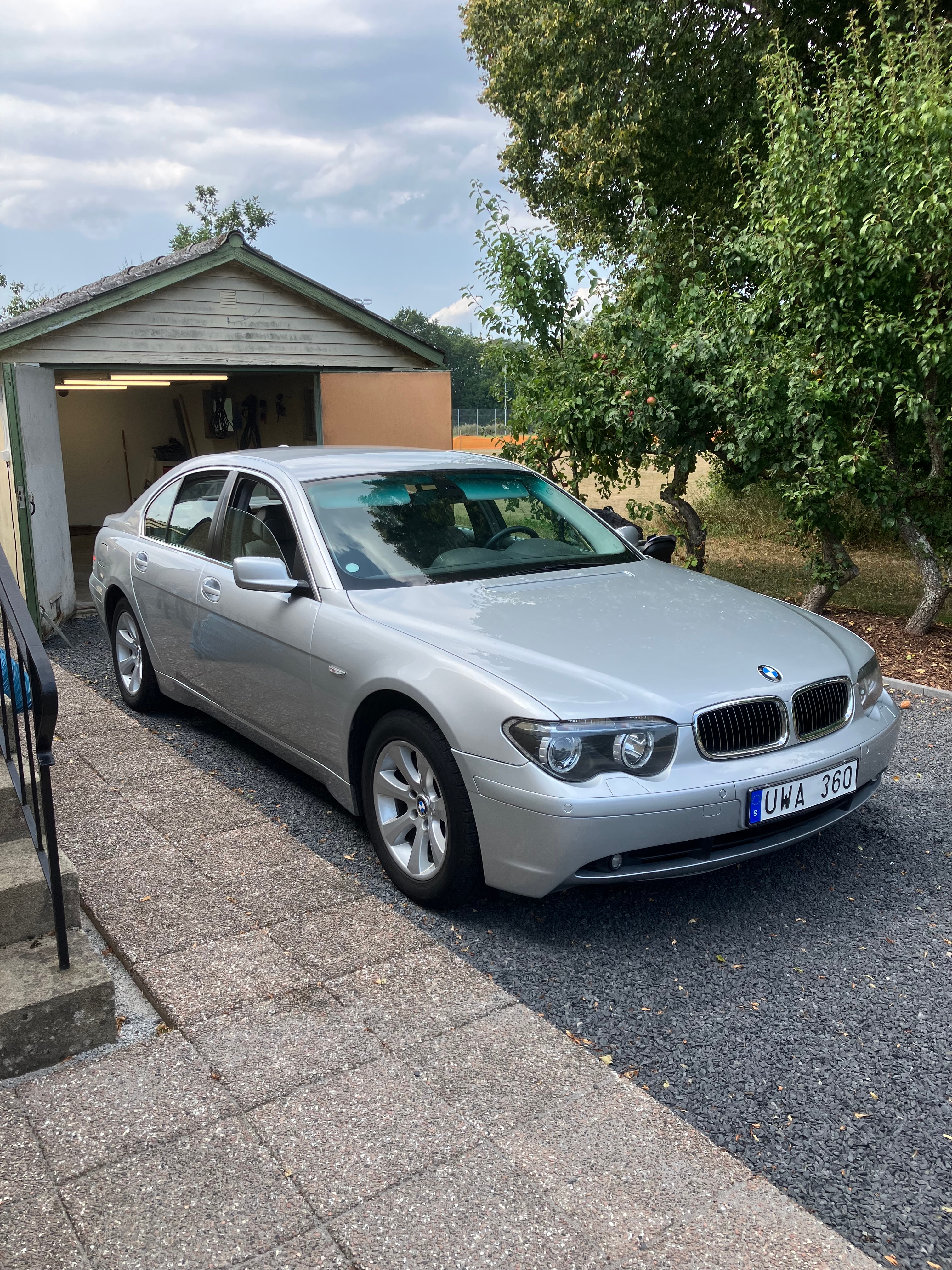 BMW 745
