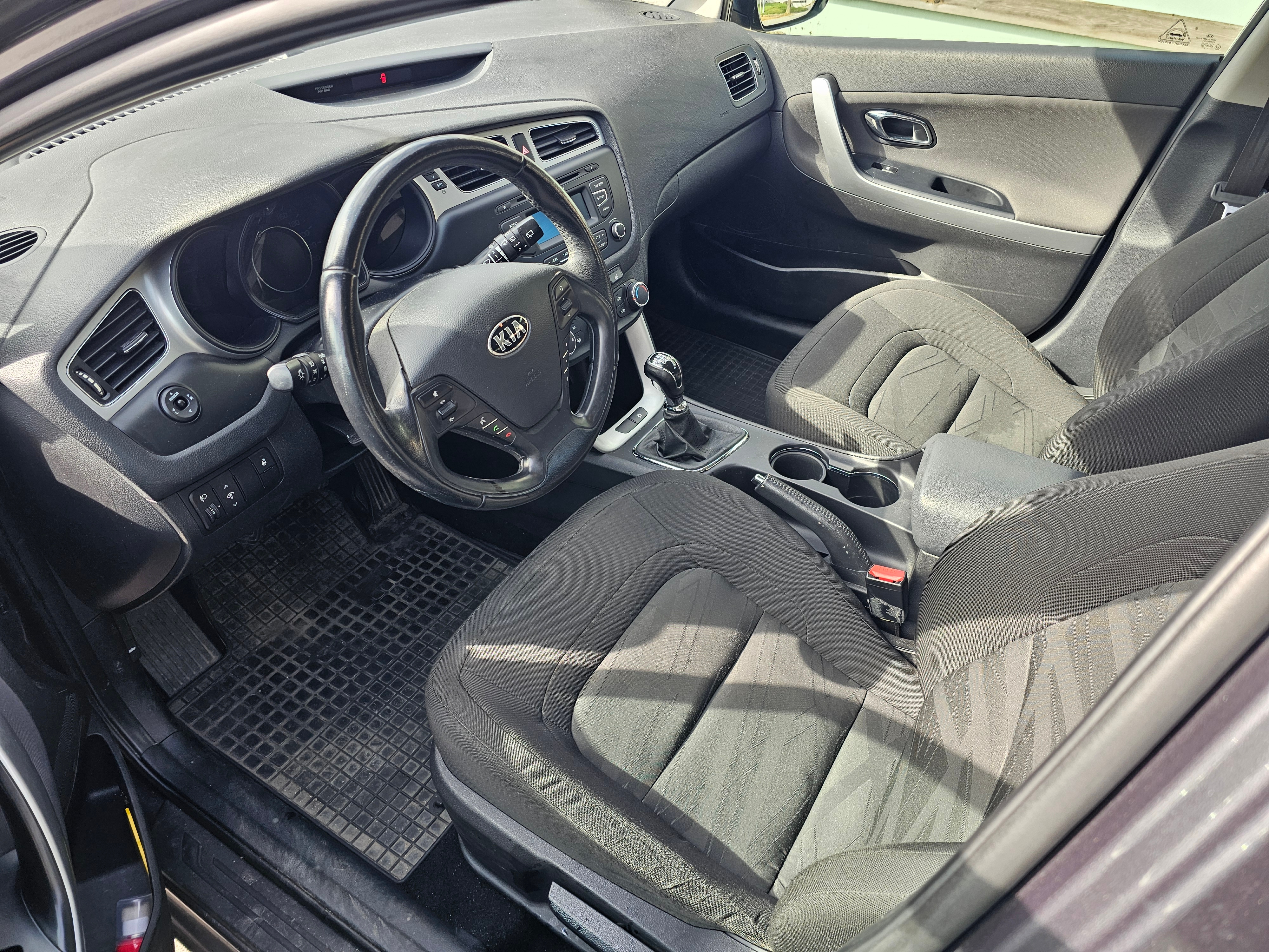 Kia Ceed 1.4 CVVT Manuell 2014, bild 6/7