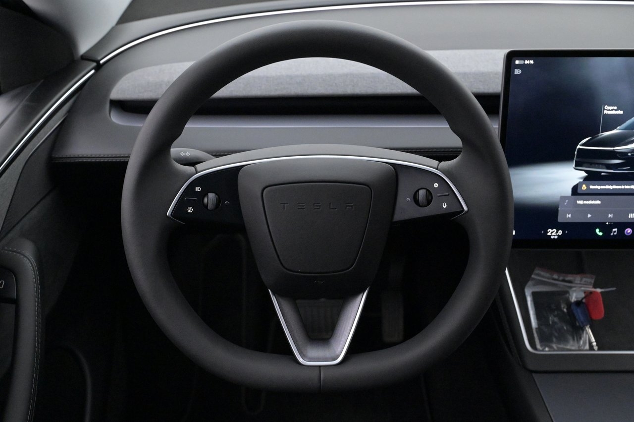 Tesla Model Y Long Range AWD Uppg 2025, bild 7/10