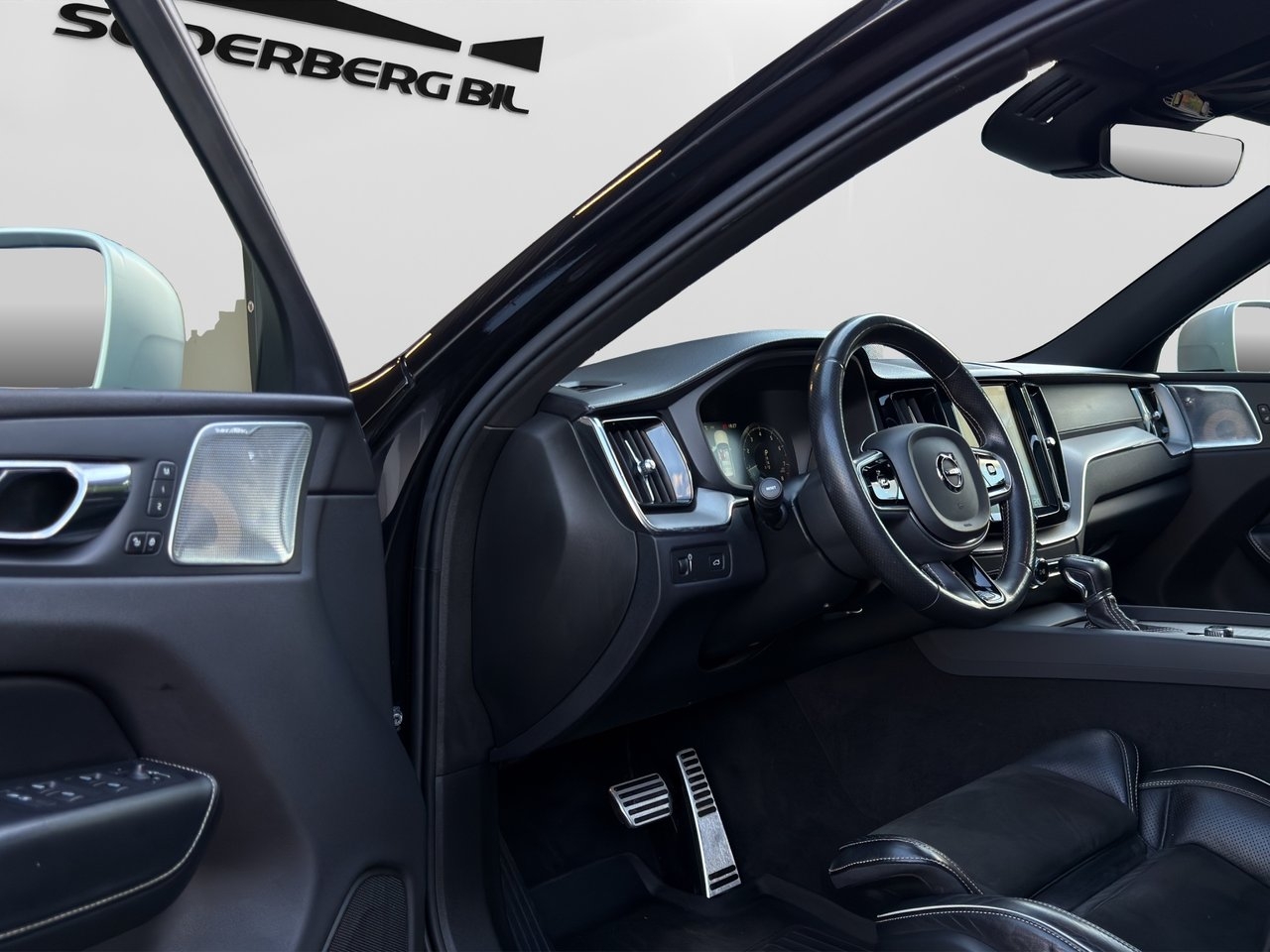 Volvo XC60 T6 AWD R-Design B&W, 360° 2018, bild 6/10