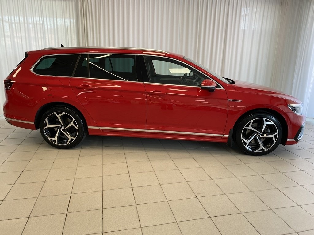 Volkswagen Passat 2023, bild 2/10