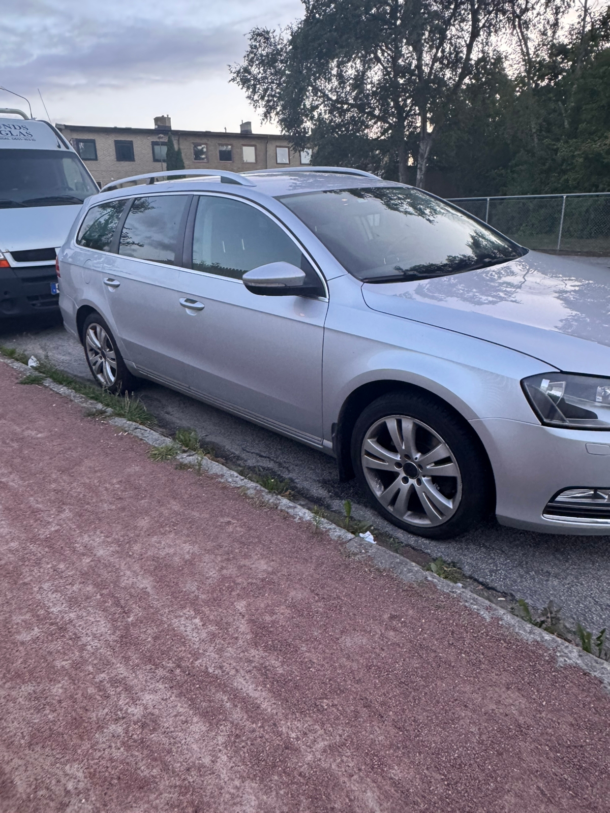 Volkswagen Passat 2011, bild 2/6