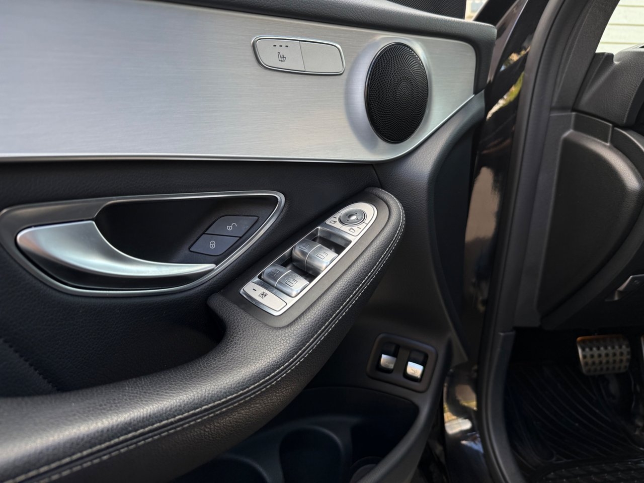 Mercedes-Benz GLC 2016, bild 6/10