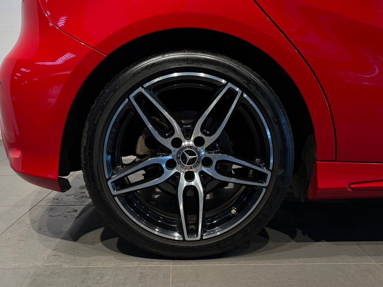 Mercedes-Benz A 180 7G-DCT AMG Line 2018, kuva 4/10