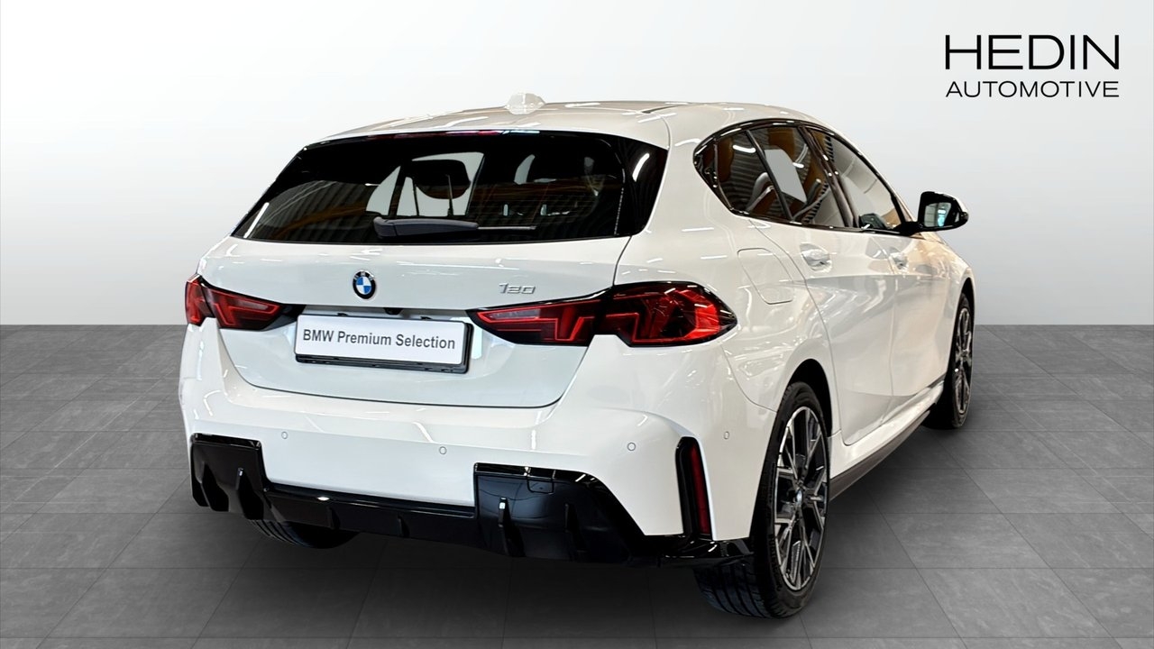 BMW 120 M Sport 2026, bild 2/9