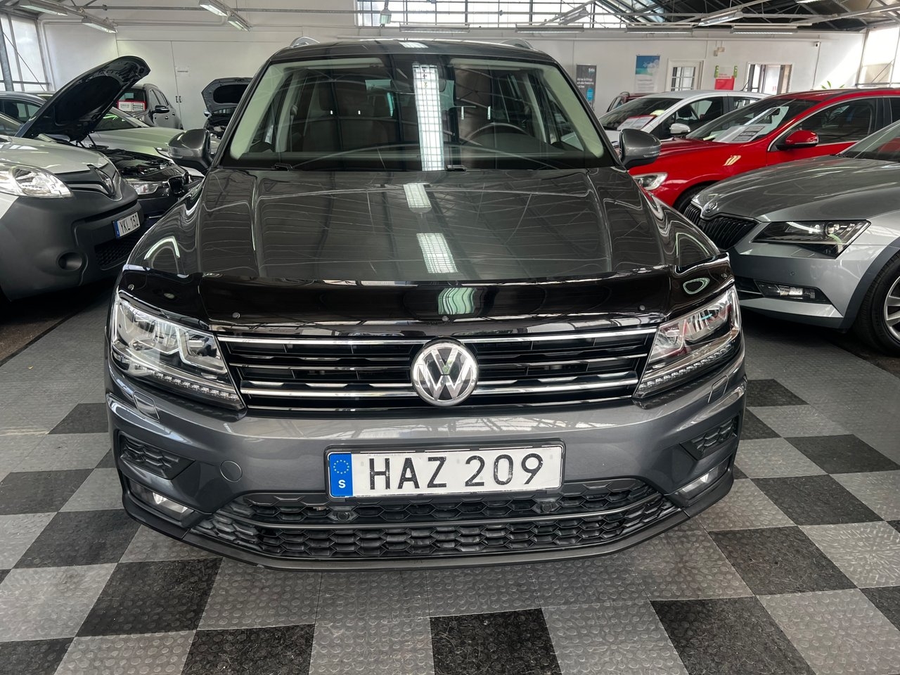 Volkswagen Tiguan 2019, bild 6/10