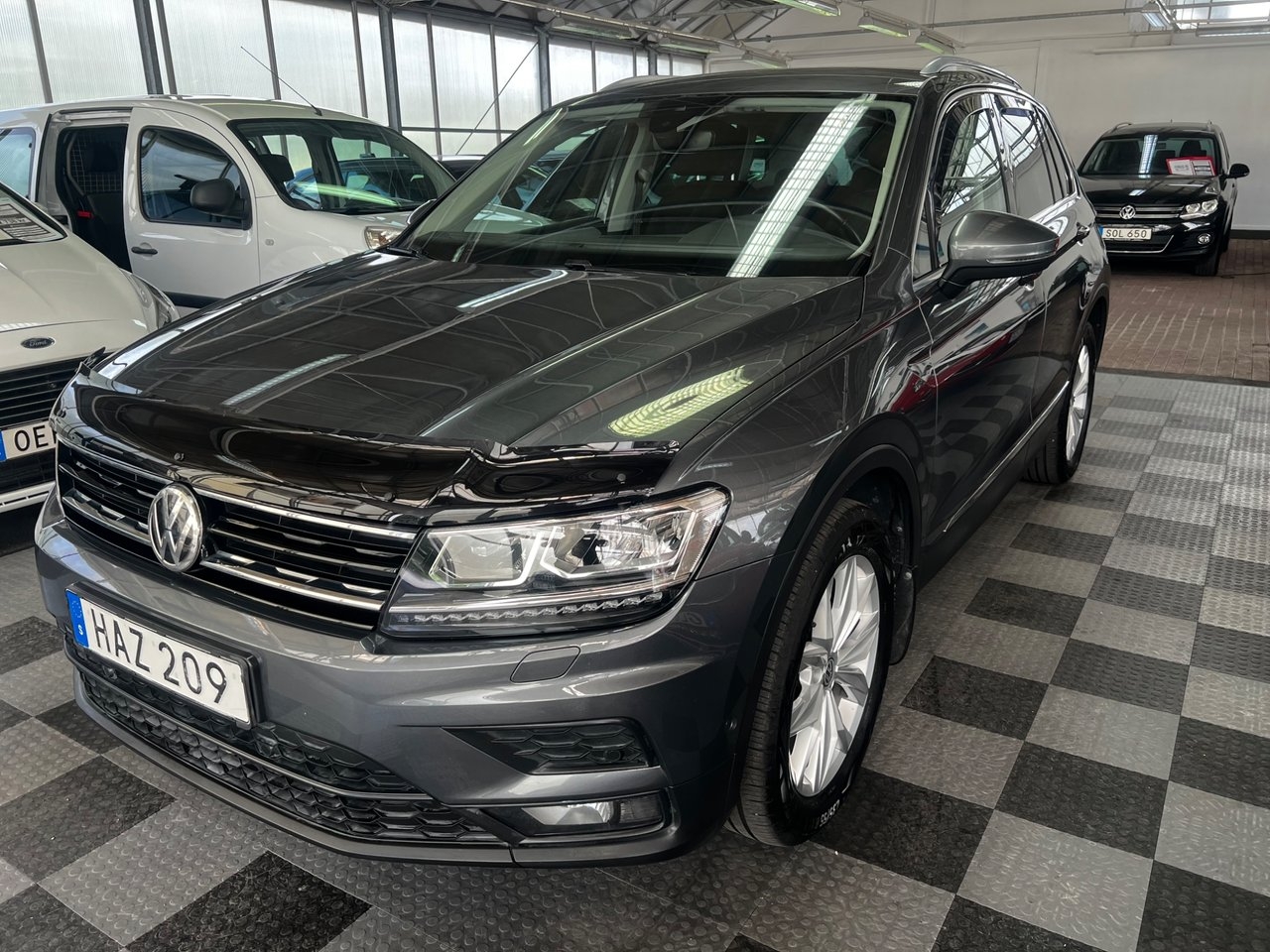 Volkswagen Tiguan 2019, bild 2/10