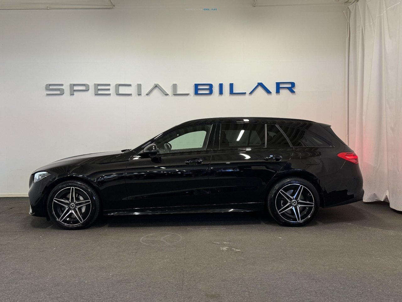 Mercedes-Benz C 300 e 9G-Tronic 2024, photo 2/10